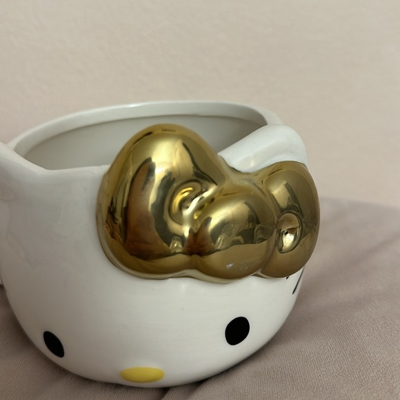 RARE Hello Kitty By Sanrio Mug With Rare GOLD Bow  Sculpted Ceramic Coffee Cup - Picture 2 of 6